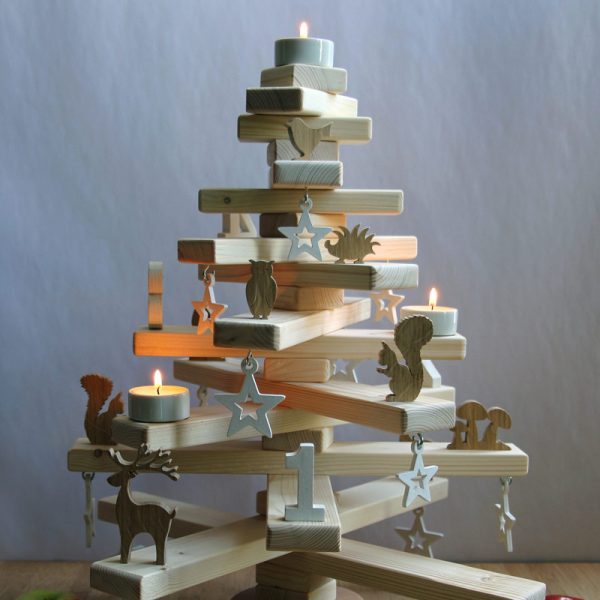 DIY-Projekt Weihnachtsbaum aus Holzlatten